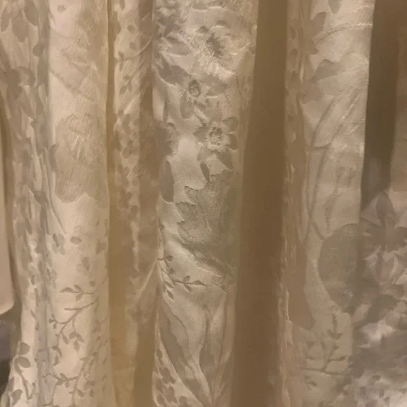 Le Fou Wilfred (Aritzia) %100 silk Tango skirt in cream - Picture 2 of 8